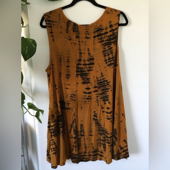 Bryn Walker Graphic Orange and Black Sleeveless Tank Top - Picture 3 of 6